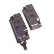 Non-Contact Switch Guardmaster® Ferrogard™ FRS 21 GD2, 2NC safety, 1A 24VDC, 1NO aux., stainless steel, 8pin micro, IP68, NEMA6P